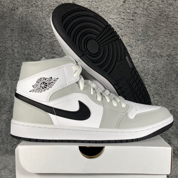Authentic - AIR JORDAN 1 MID - Grey Fog - Black/White - 7.5US - New with Box